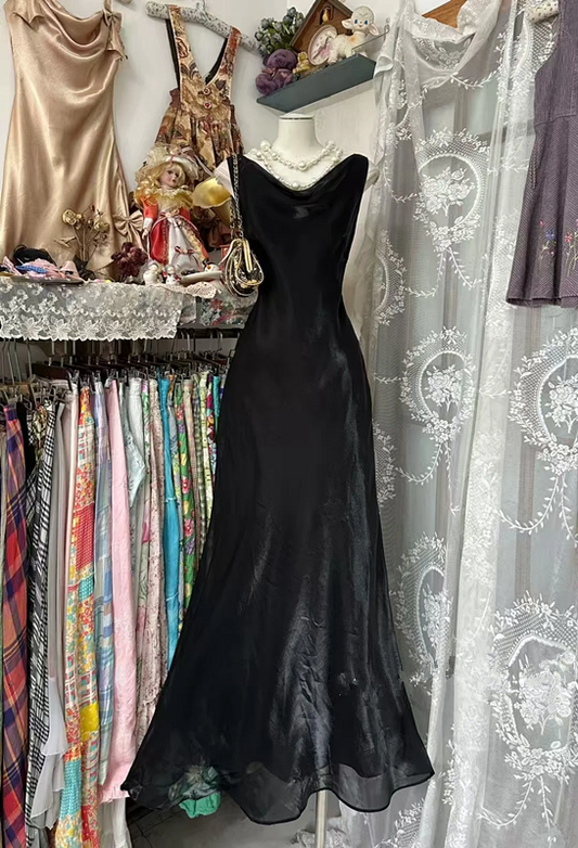 Black sleeveless halter neckline fitted long elegant ball gown R7832
