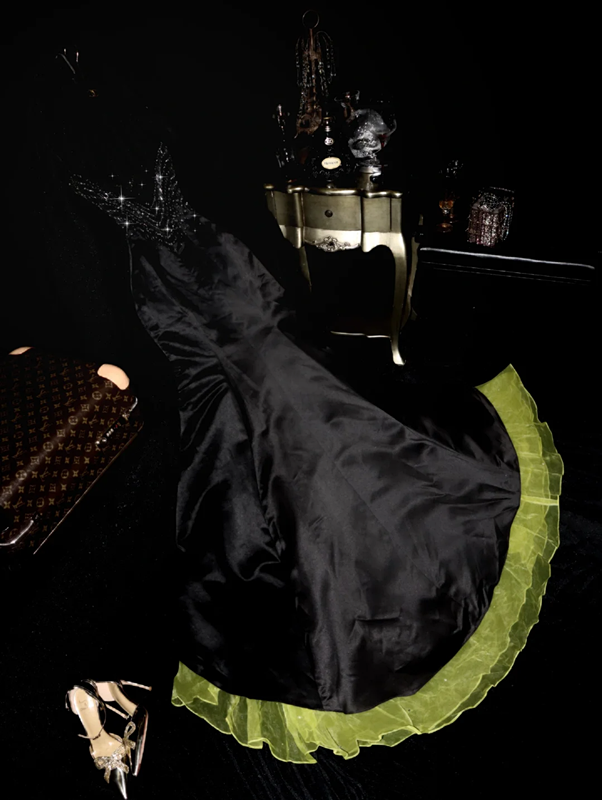 Black strapless fitted waist slim-fitting ball gown with yellow skirt R7005