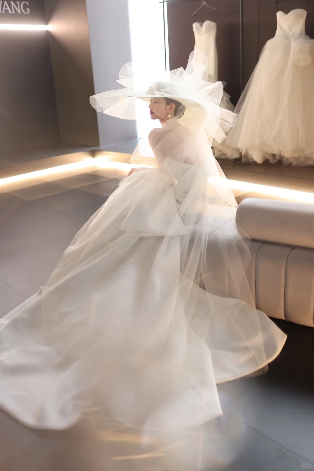 White strapless slim waist sexy satin long dress bridal gown R6027