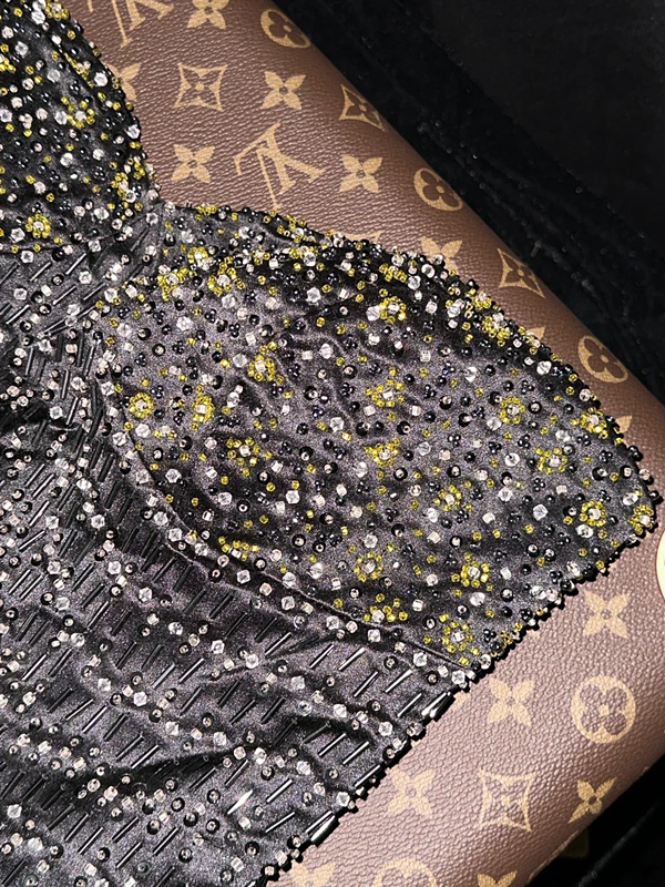 Black strapless fitted waist slim-fitting ball gown with yellow skirt R7005