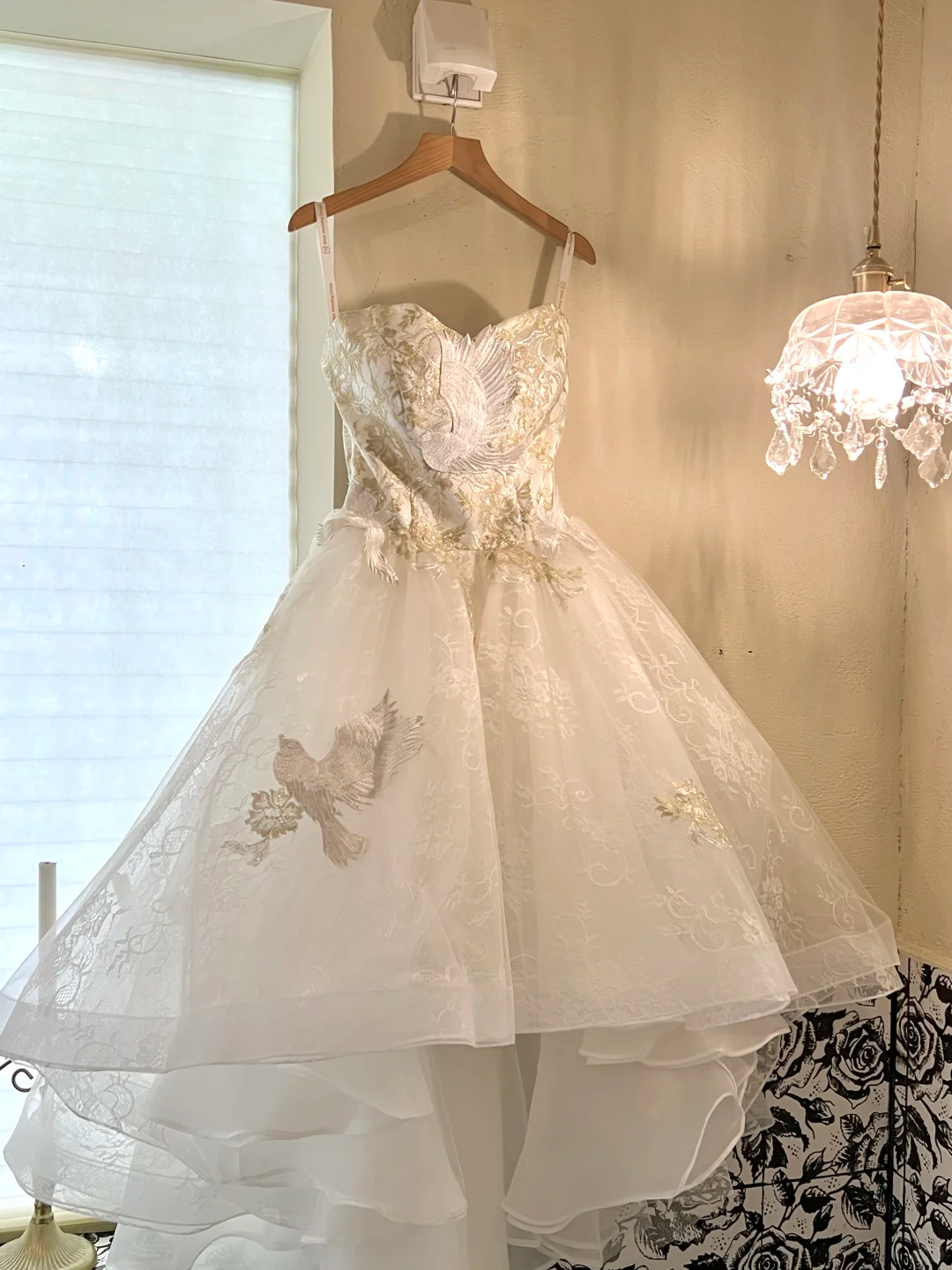 White suspenders, slim waist, embroidery, exquisite swing skirt, mid-length skirt, homecoming dress R4344