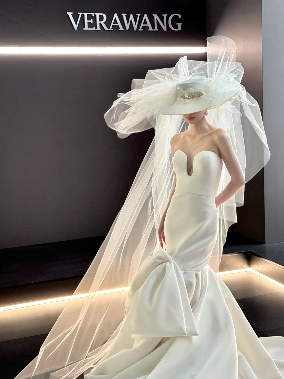 White strapless slim waist sexy satin long dress bridal gown R6027