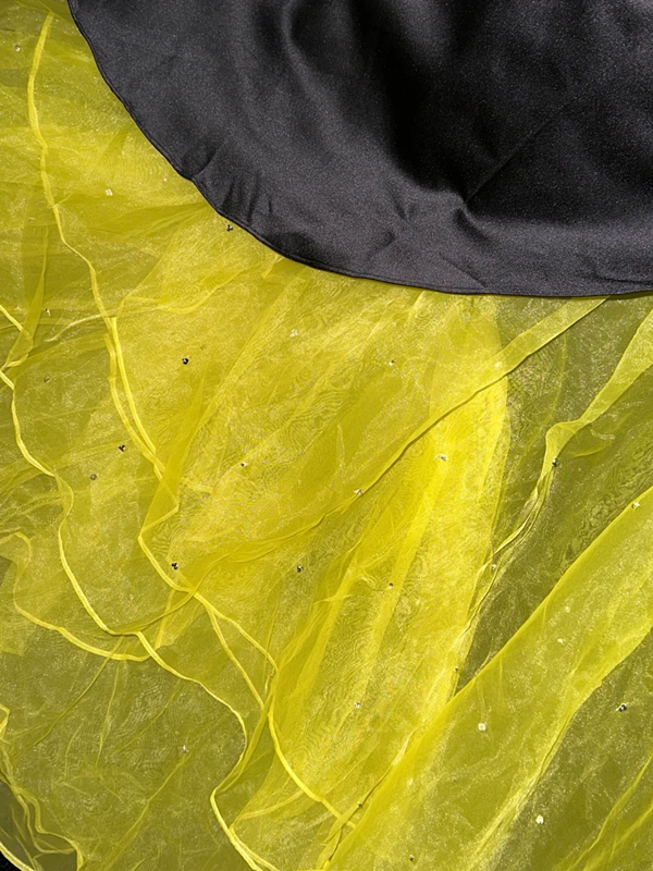 Black strapless fitted waist slim-fitting ball gown with yellow skirt R7005