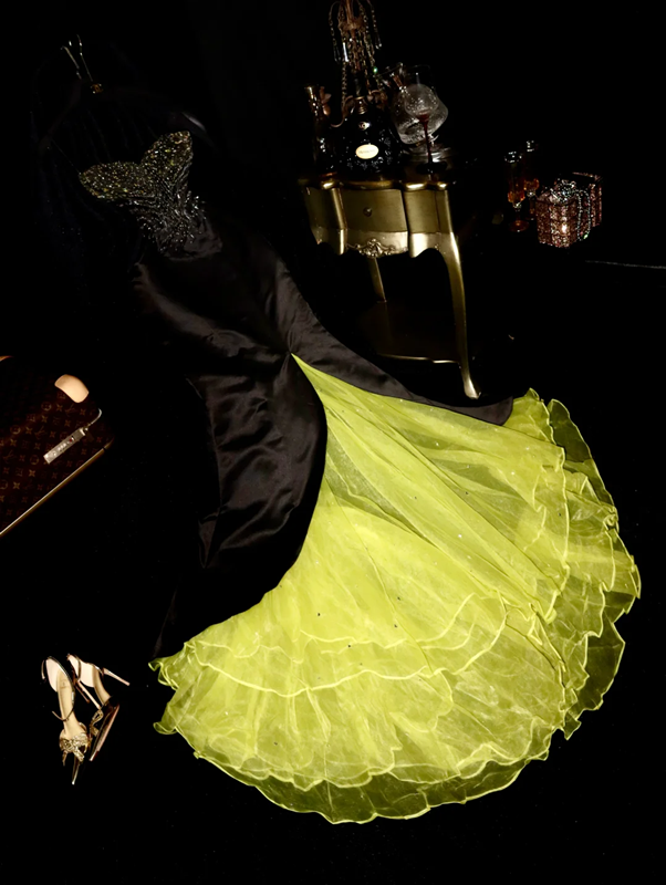 Black strapless fitted waist slim-fitting ball gown with yellow skirt R7005