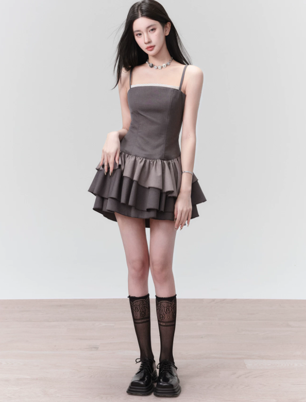 Grey Spaghetti Strap Mini Dress Women With Lace Trim And Tiered Cake Skirt R9445
