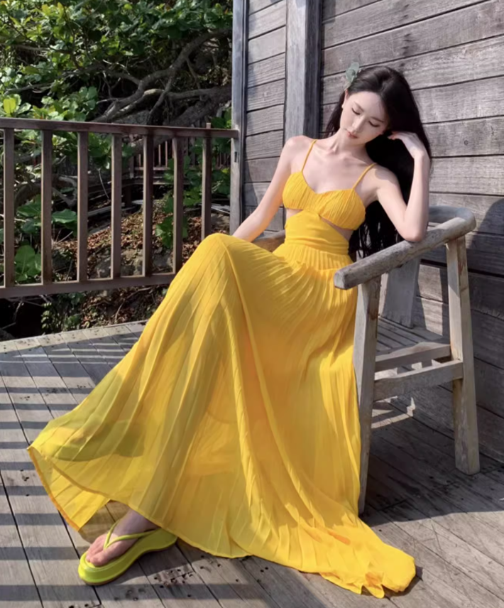 Beach resort long dress with a sense of atmosphere, slim waist and beautiful suspender dress R1577