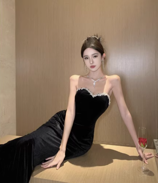 Sexy tube top dress with velvet beading, slim fit, waist-hugging black dress R1513