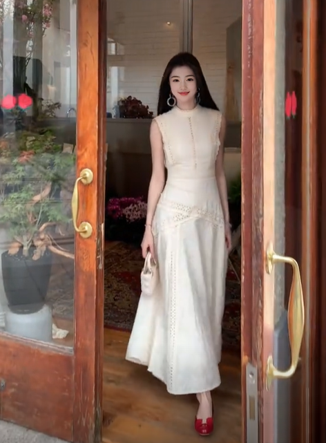 Gentle temperament lace sleeveless vest dress beautiful waist A-line long skirt R0677