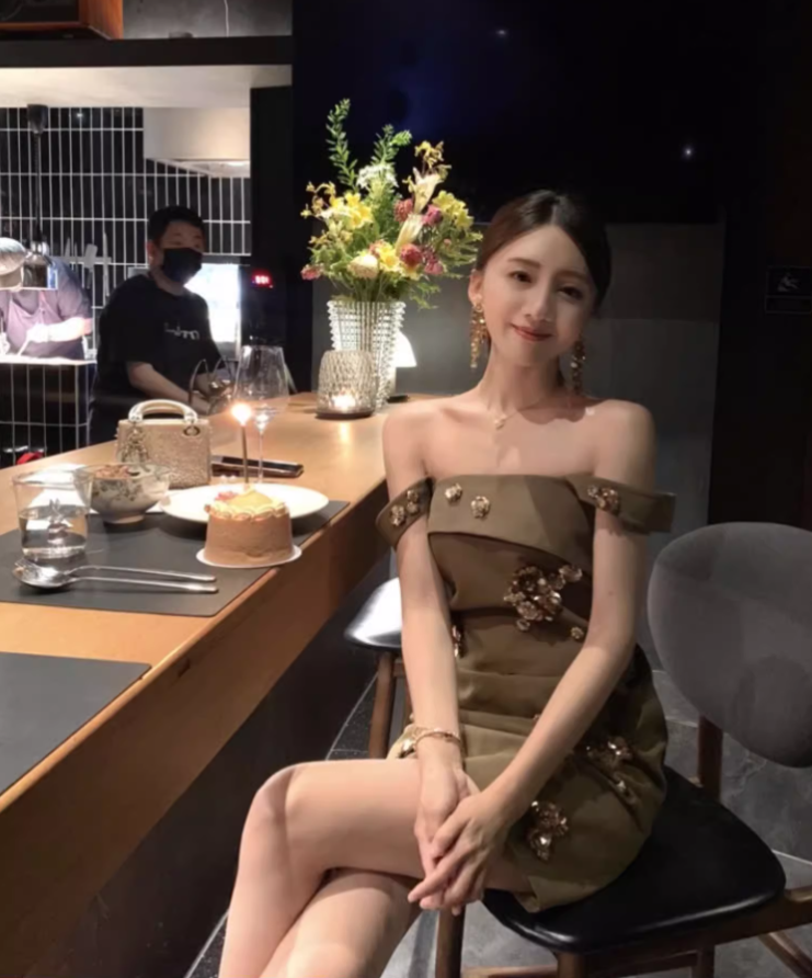 Birthday dress high-end party dress high-end niche one-shoulder suspender dress R1804