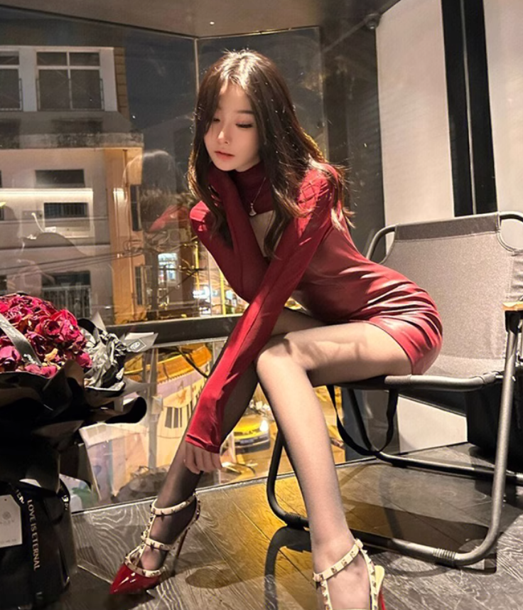 Sexy hot girl PU leather suspender dress 2025 sweet and spicy design chic suit skirt R1245