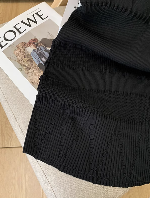 Black French heavy-duty halter neck knitted dress for women new beaded waist and hip short skirt R3957