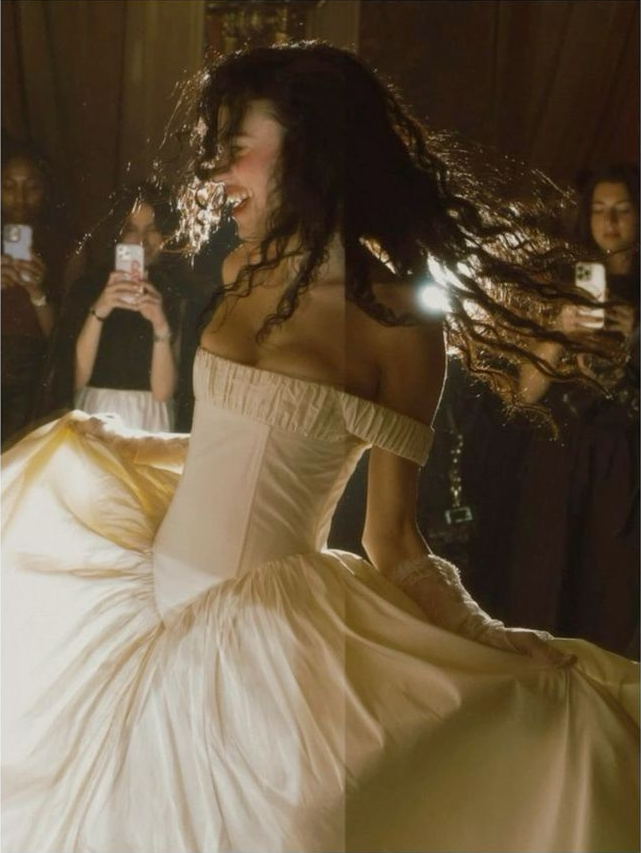 Off Shoulder White wedding dress Elegant Princess Bridal Gown        S7014