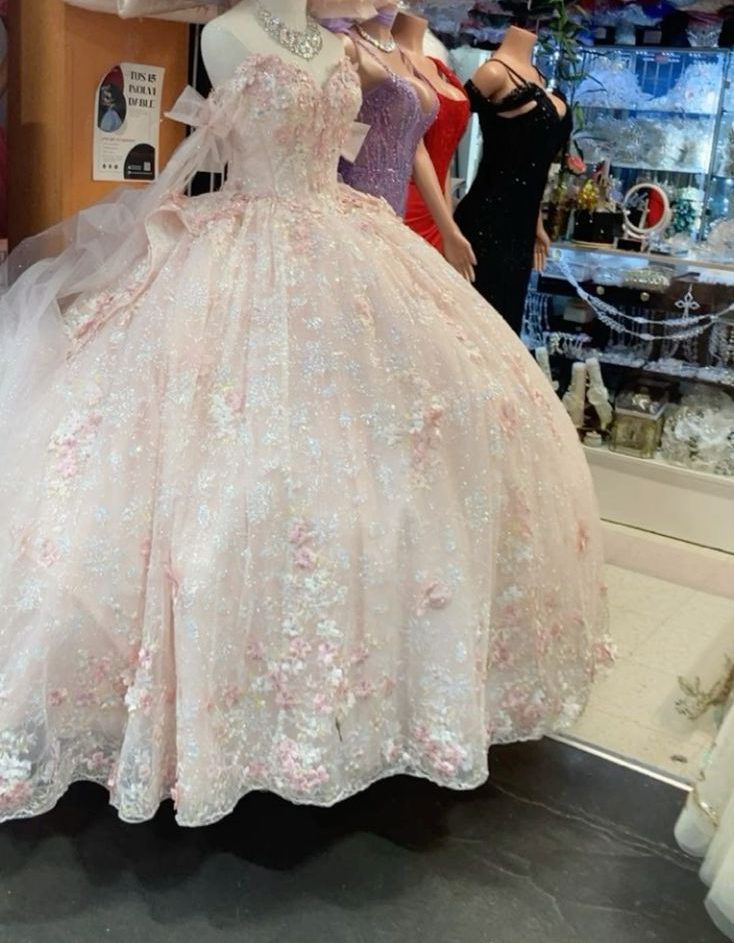Pink Ball Gown Quinceanera Dresses Princess Dresses with Lace Appliques       S7024