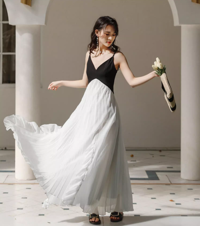French black and white stitching suspender backless dress pleated skirt ruffled fairy long skirt R1591