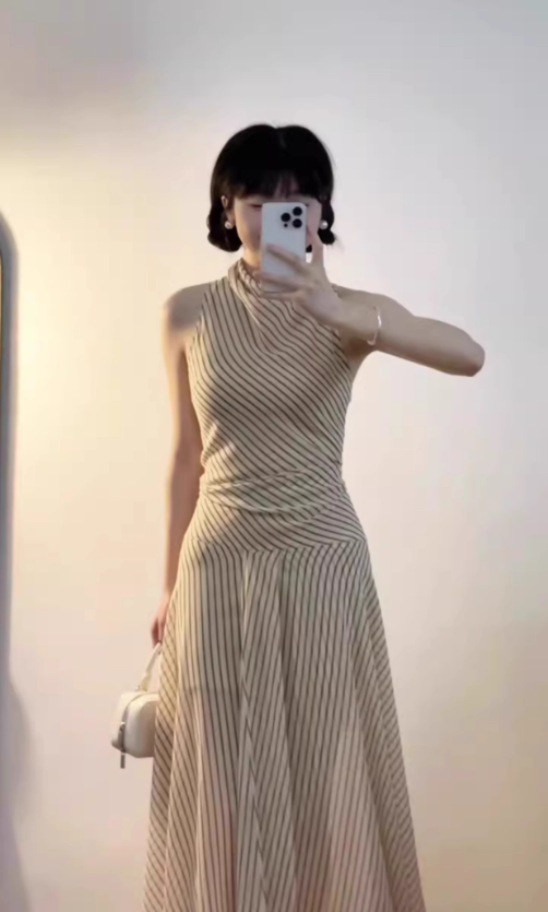 Temperament striped sleeveless dress with a flared collar, slim waist and beautiful long skirt R0719