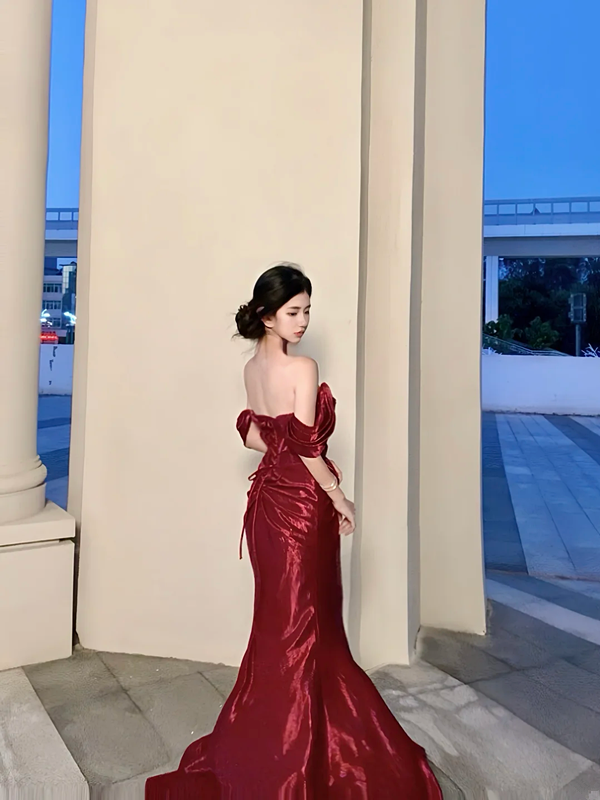 Red off-the-shoulder fitted waist sexy fishtail long ball gown R8131