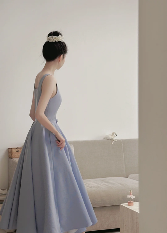 Light blue spaghetti strap, waist-cinched, full-skirted elegant prom dress R7970