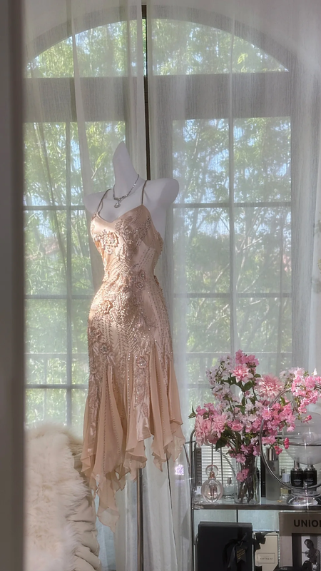 Champagne-colored halter-neck fitted slim-fitting ball gown with an asymmetrical hem R7659