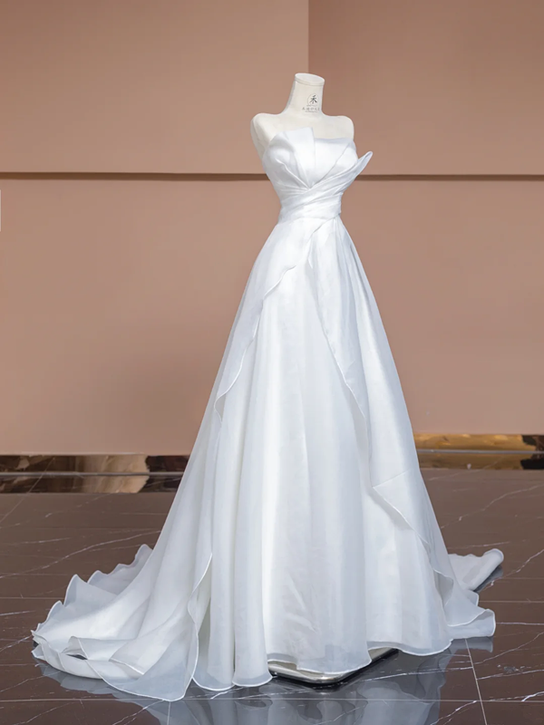 White strapless, fitted waist, long, elegant ball gown/bridal dress R8323