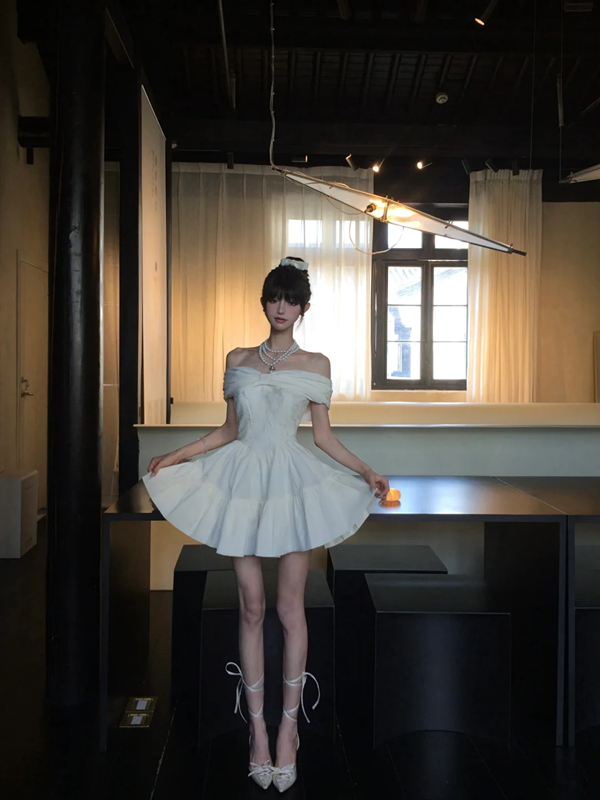 White gentle one-shoulder waist slim A-line short skirt homecoming dress R5092