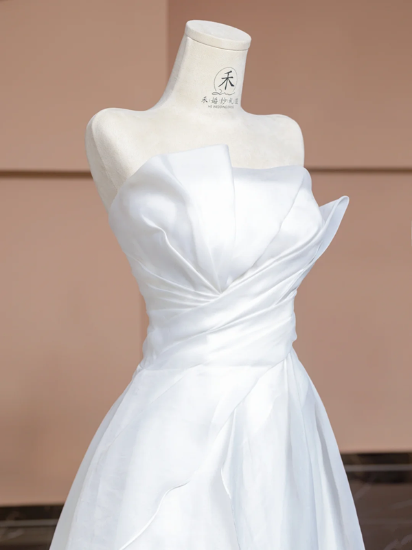 White strapless, fitted waist, long, elegant ball gown/bridal dress R8323