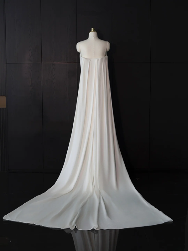 White strapless fitted long ball gown/bridal dress R8961