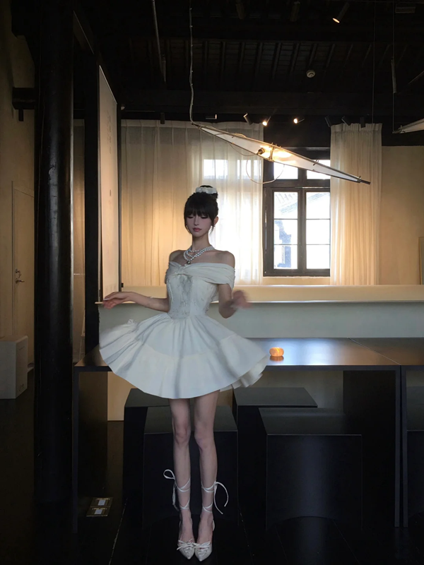 White gentle one-shoulder waist slim A-line short skirt homecoming dress R5092