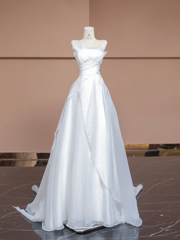 White strapless, fitted waist, long, elegant ball gown/bridal dress R8323