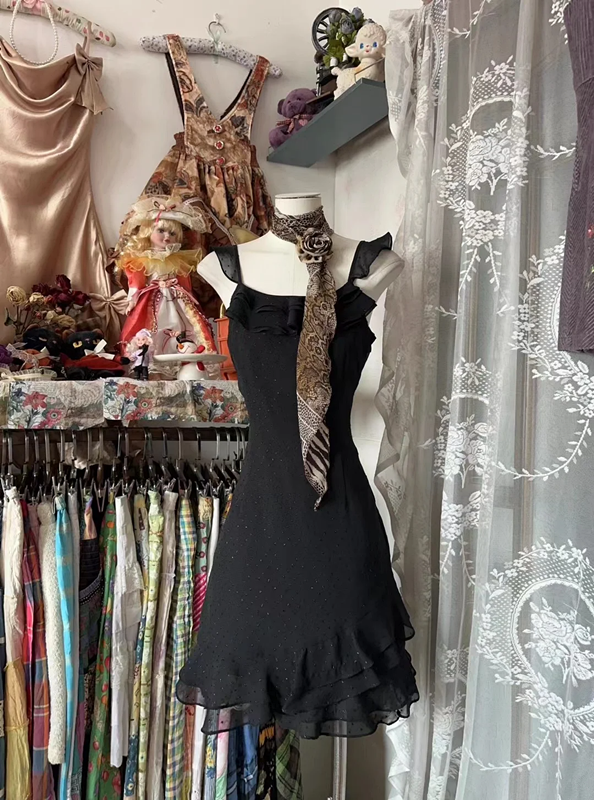 Black Spaghetti Strap Waist-Cinched Slim-Fit Short-Length Ball Gown R7423