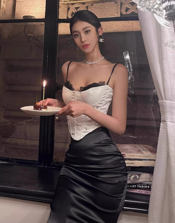 High-grade lace tube top women 2025 large size pleated hip-wrapped fishtail skirt suit R1096