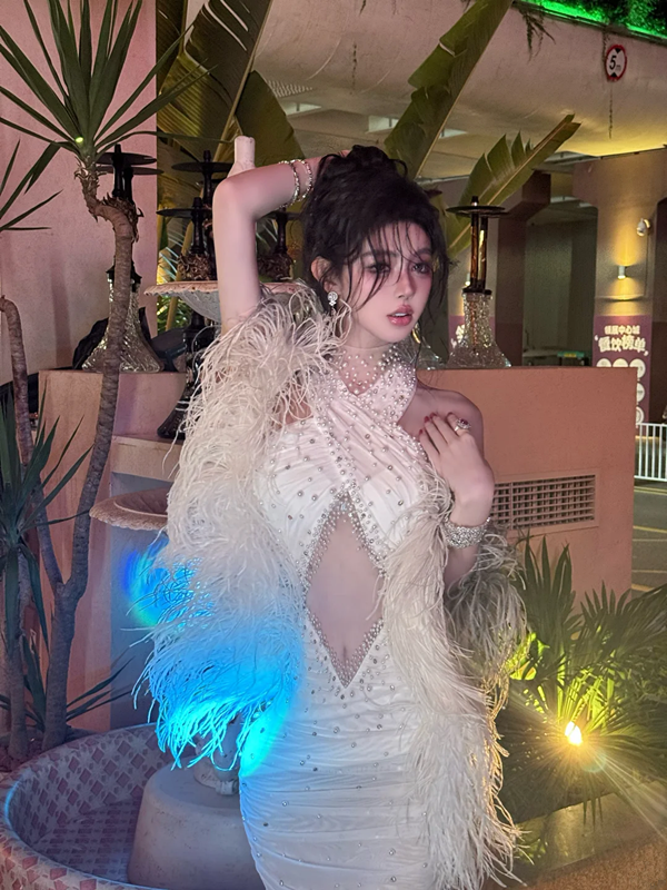 White halter-neck pearl-embroidered, waist-revealing, sexy bodycon long ball gown R7065