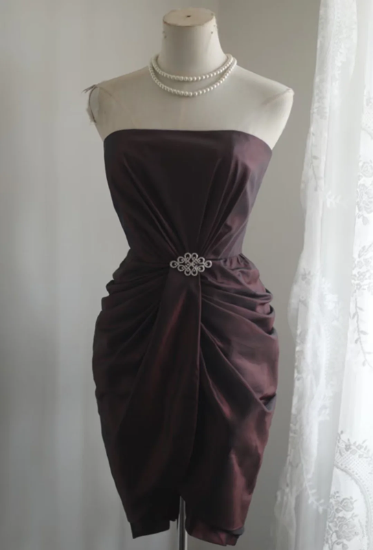 Dark red strapless, fitted waist, pleated short ball gown R6785