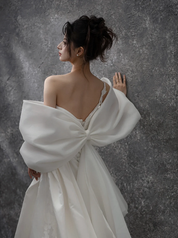 White one-shoulder satin waist slim pleated maxi bridal gown R5792