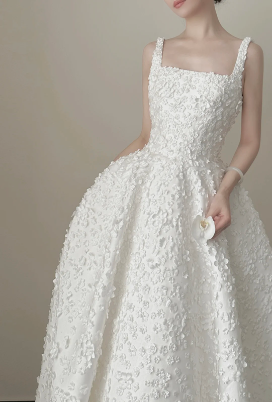White floral spaghetti strap, waist-cinched, slim-fit, full-skirted long prom dress R7971