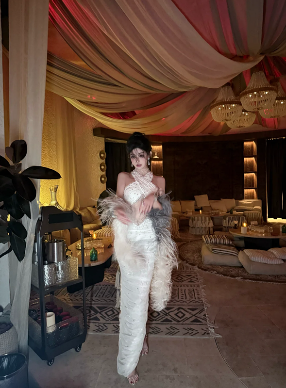 White halter-neck pearl-embroidered, waist-revealing, sexy bodycon long ball gown R7065