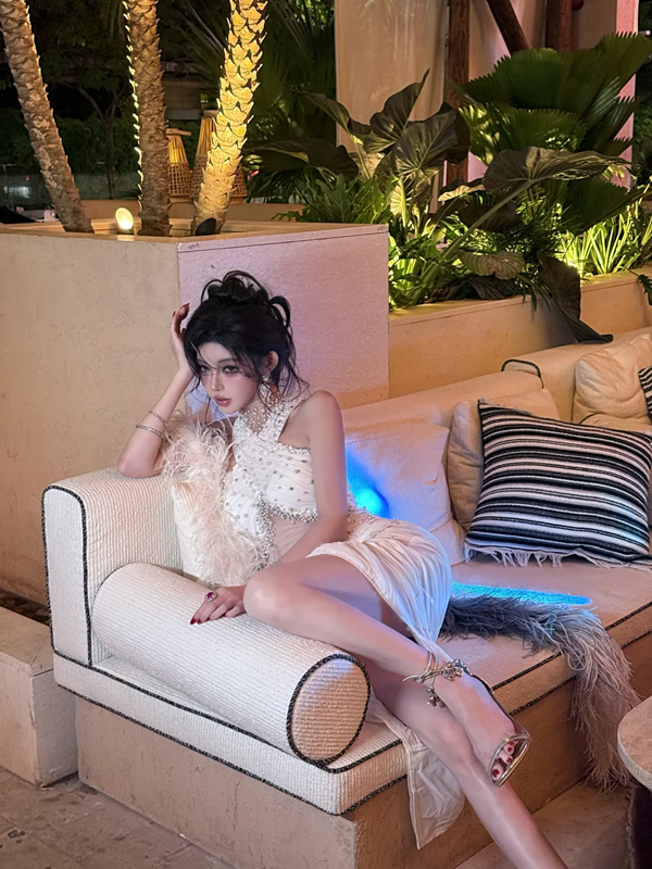 White halter-neck pearl-embroidered, waist-revealing, sexy bodycon long ball gown R7065