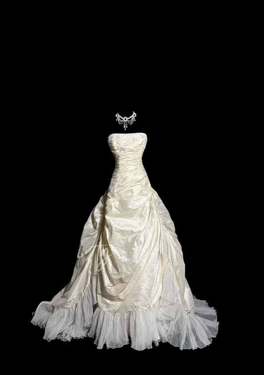 Ivory white strapless fitted waist slim-fitting ball gown with a full skirt R6666