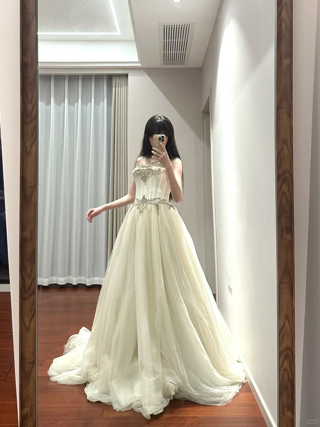 White strapless fitted long ball gown/bridal dress R8843