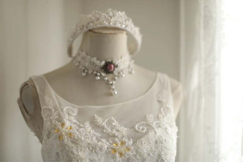 White sleeveless beaded fitted long ball gown/bridal dress R6826