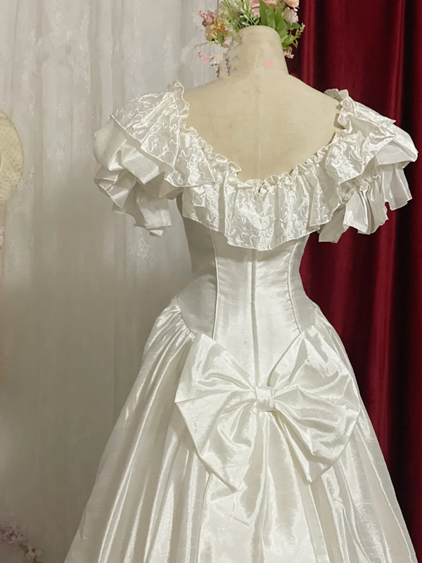 White Vintage Court-Style Satin Waist-Cinched Slim-Fit Floor-Length Ball Gown, Bridal Gown R7352