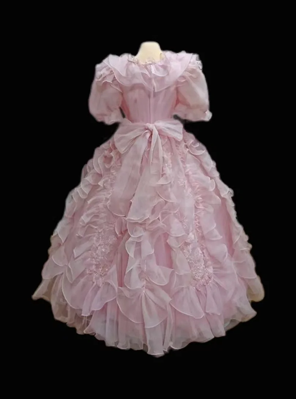 Pink vintage ball gown with a cinched waist and a voluminous puffy skirt; bridal gown R7299