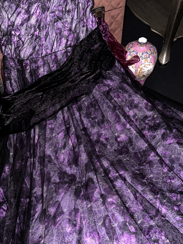 Green strapless, fitted waist, puffy princess-style long ball gown R7024