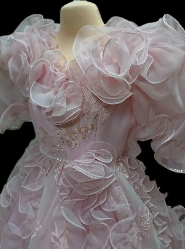 Pink vintage ball gown with a cinched waist and a voluminous puffy skirt; bridal gown R7299