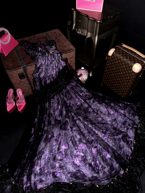 Green strapless, fitted waist, puffy princess-style long ball gown R7024