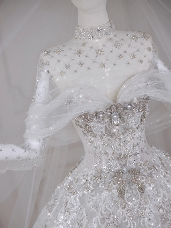 Elegant wedding dress with white bottom and bright diamonds, slim waist and puffy skirt R5868