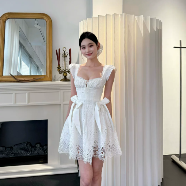 Sweet White A-Line Square Bodycon Mini Birthday Dress with Satin Bow-knot Homecoming Dress RS324