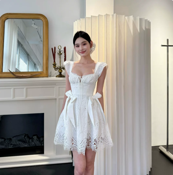 Sweet White A-Line Square Bodycon Mini Birthday Dress with Satin Bow-knot Homecoming Dress RS324