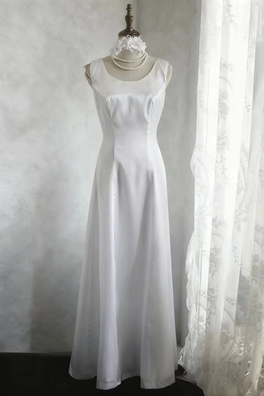 White sleeveless vintage-style fitted long ball gown R6748