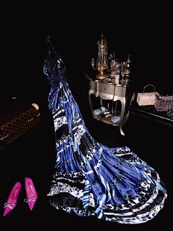 Blue halter neckline, sophisticated, fitted waist, elegant long ball gown R6947