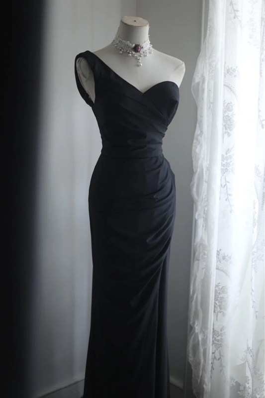 Black one-shoulder halter-neck fitted waist pleated long ball gown R6787